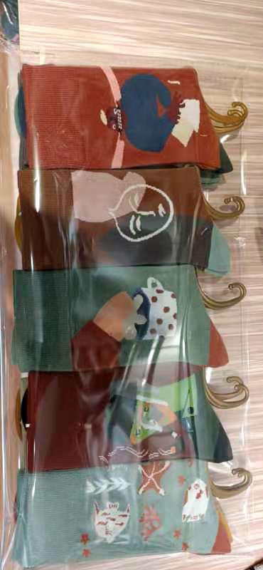 Wholesale of original and new personalized Japanese-style trendy socks and stylish men's and women's combed cotton mid-calf socks for autumn and winter 2020 Item Picture