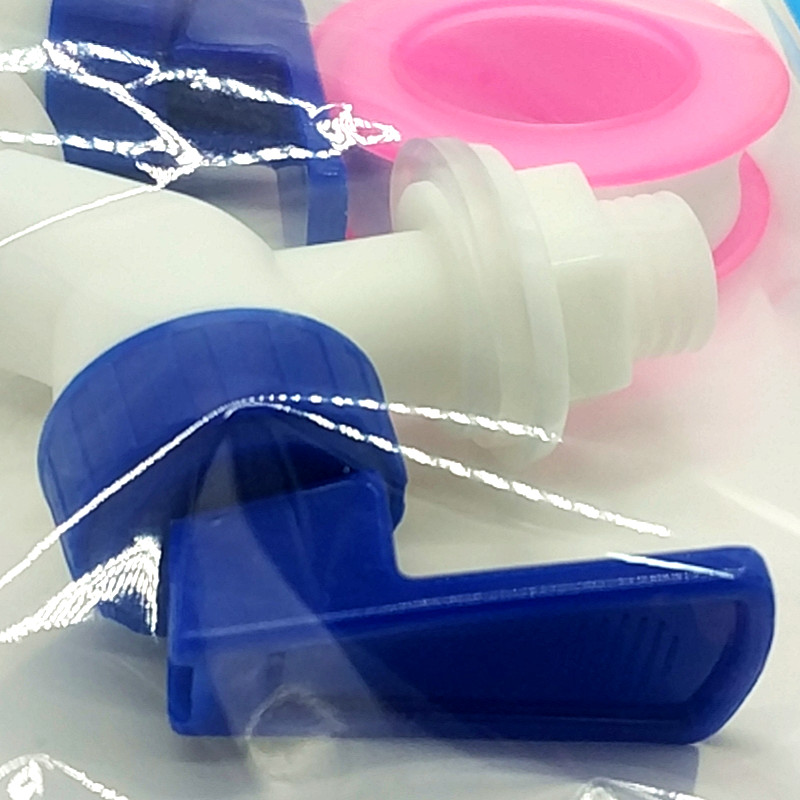 Sunshine Department Store hanging card bag set of 2 plastic faucets + waterproof raw tape set Application Scenario