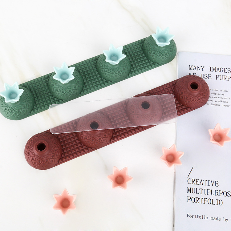 Nordic-style creative plastic hooks for home use, kitchen, bathroom, wall and entrance, four-piece hooks, no need for drilling, no marks, sticky hooks Application Scenario
