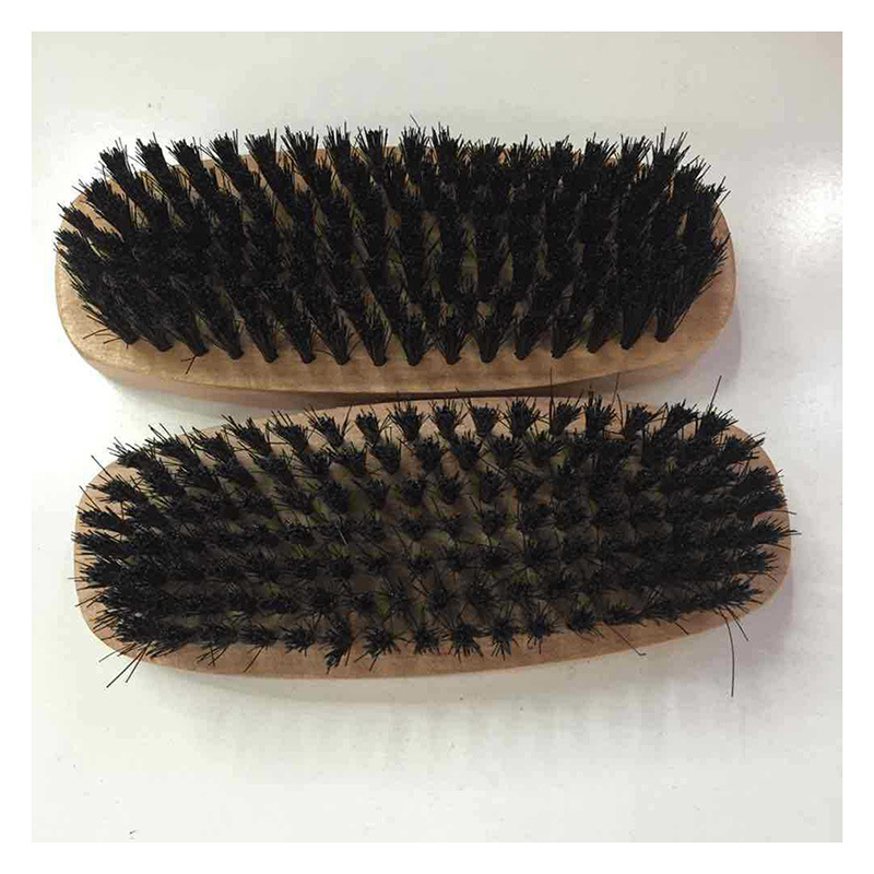 Solid wood shoe brushes in stock, bristle brushes, shoe oiling and dust removal brushes, two-yuan store, department store, street stall supply, shoe brush wholesale Application Scenario