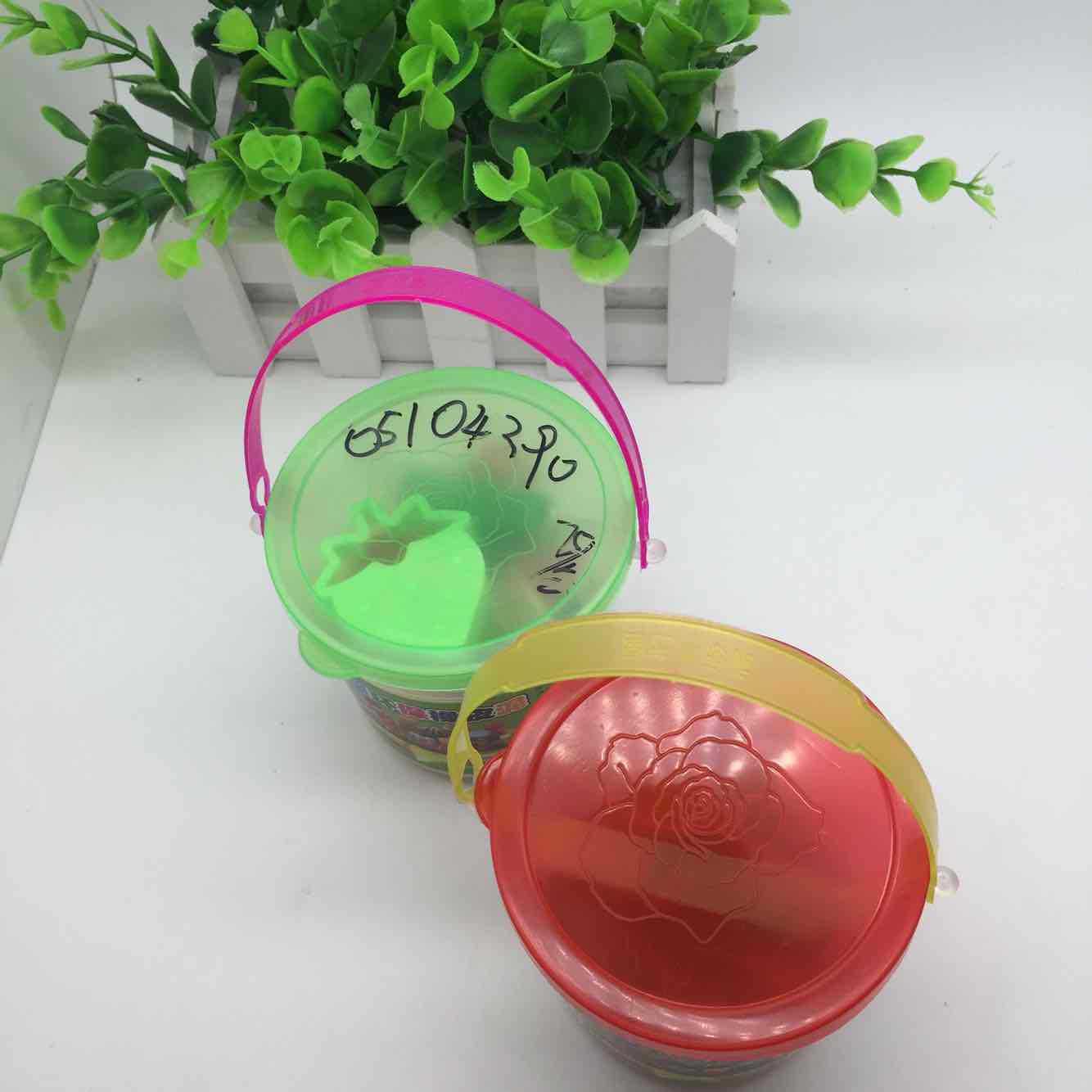Yiwu wholesale children's educational colored plasticine 2-yuan store, large cylindrical colored plasticine manufacturer wholesale large quantity in stock details Picture