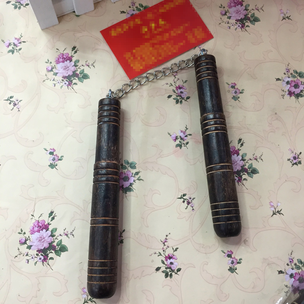 Factory direct sales: 2-yuan children's martial arts toys, nunchucks, peach wood toys. Wholesale at Xu Shengyou Department Store in Yiwu
