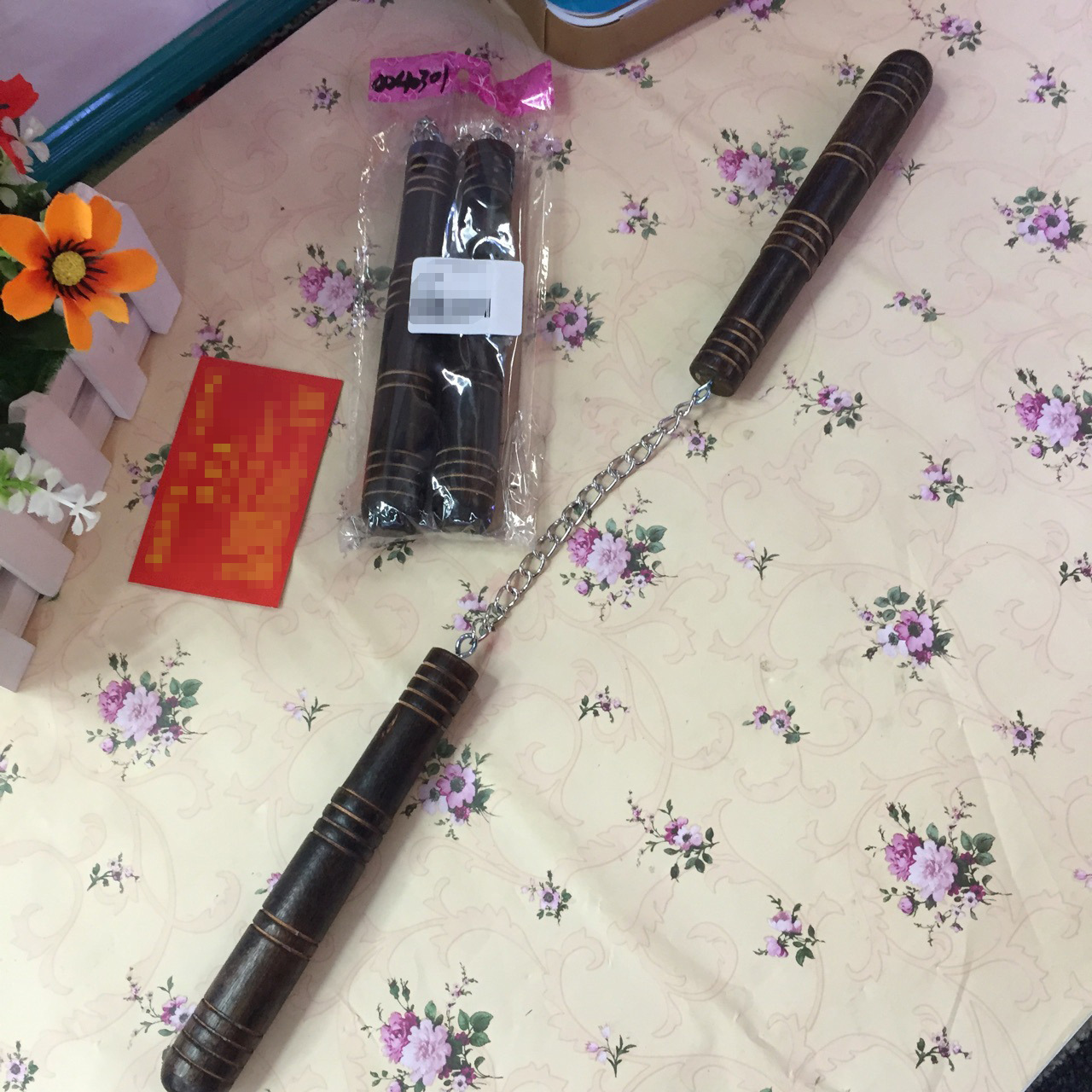 Factory direct sales: 2-yuan children's martial arts toys, nunchucks, peach wood toys. Wholesale at Xu Shengyou Department Store in Yiwu details Picture