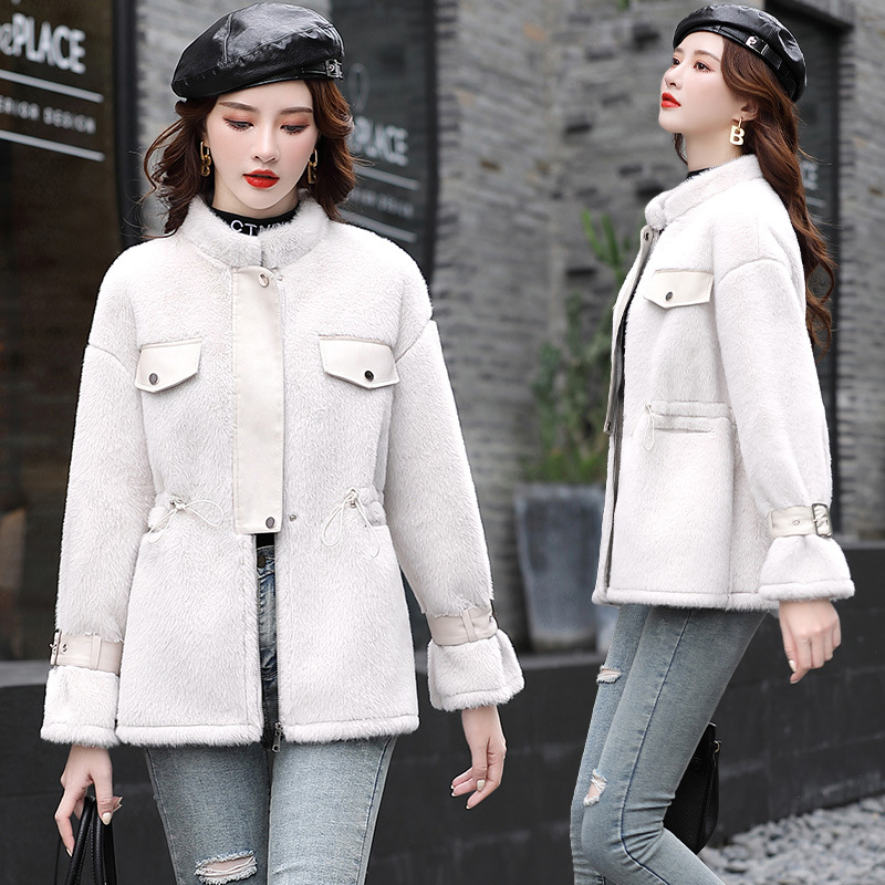A real photo of a mid-length Korean-style fur integrated women's coat for the 2020 autumn and winter season Application Scenario