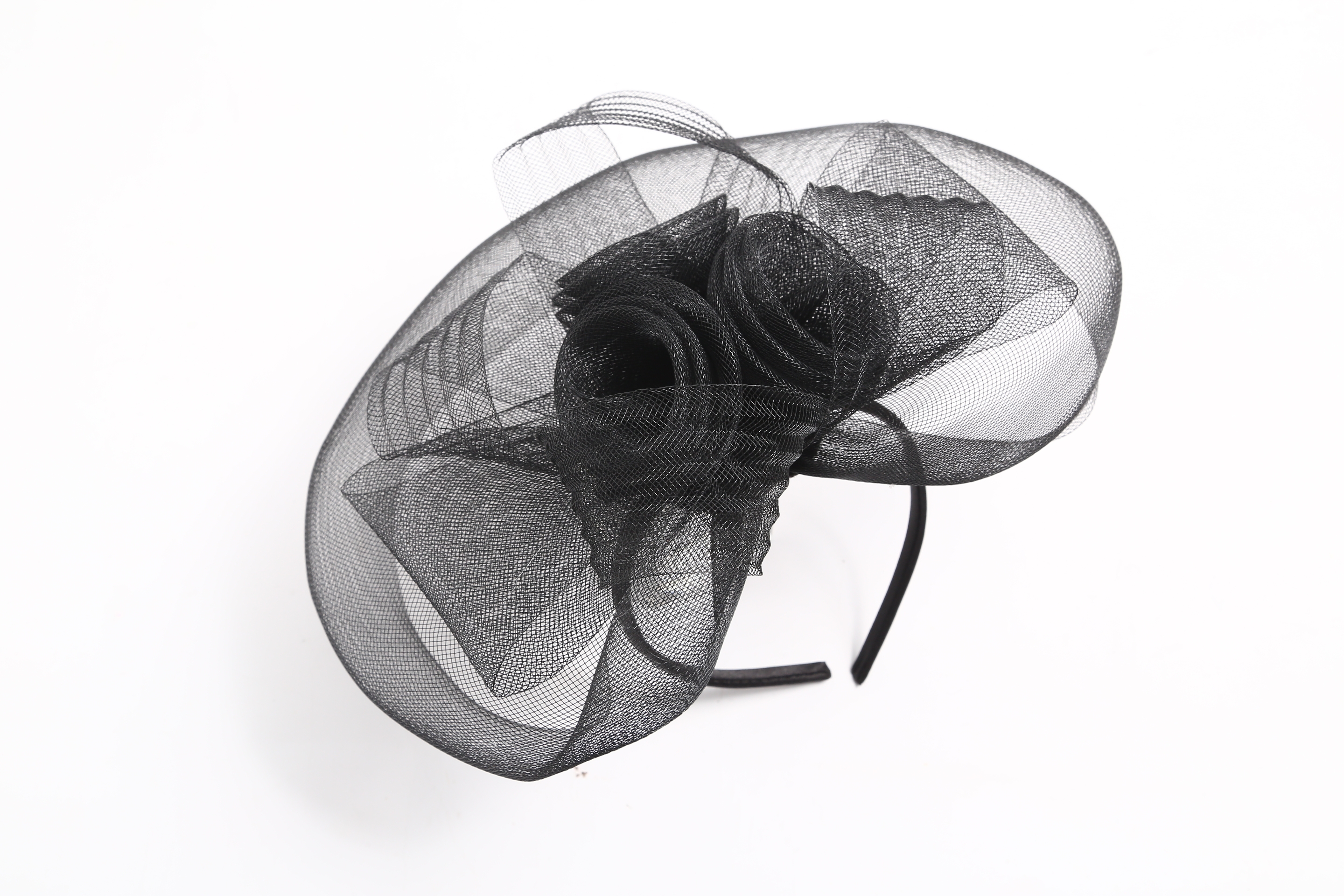 The bride's headwear covers her face. At the annual meeting, there is a tulle hairstyle, an elegant retro hat, a top hat from a socialet, a cheongsam, and a headwear show Application Scenario