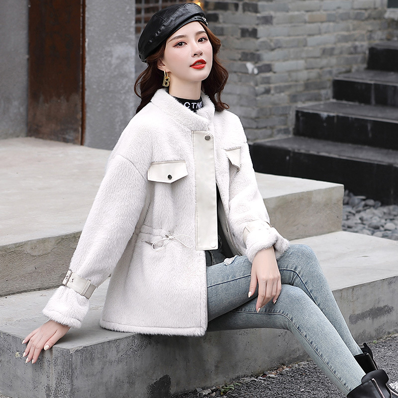 A real photo of a mid-length Korean-style fur integrated women's coat for the 2020 autumn and winter season details Picture