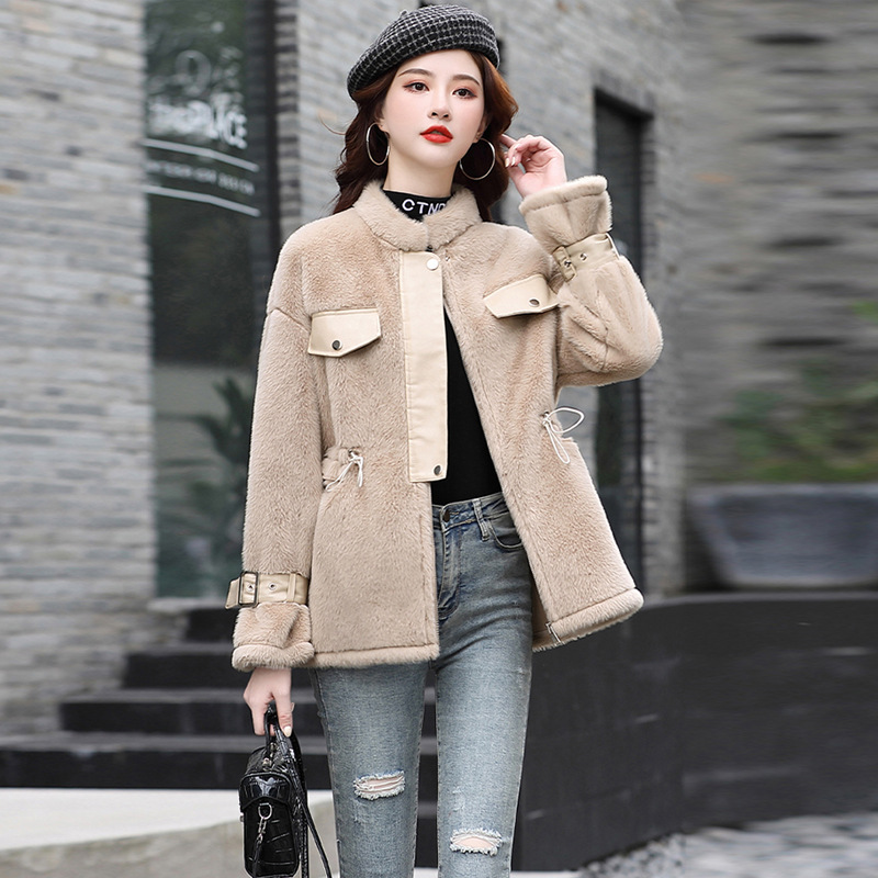 A real photo of a mid-length Korean-style fur integrated women's coat for the 2020 autumn and winter season