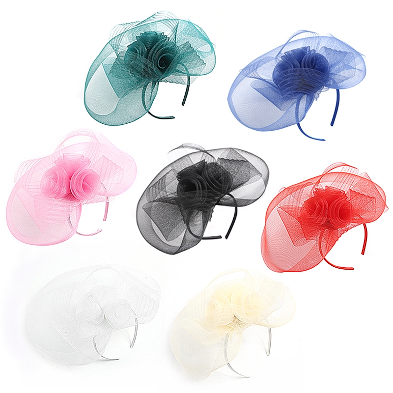 The bride's headwear covers her face. At the annual meeting, there is a tulle hairstyle, an elegant retro hat, a top hat from a socialet, a cheongsam, and a headwear show