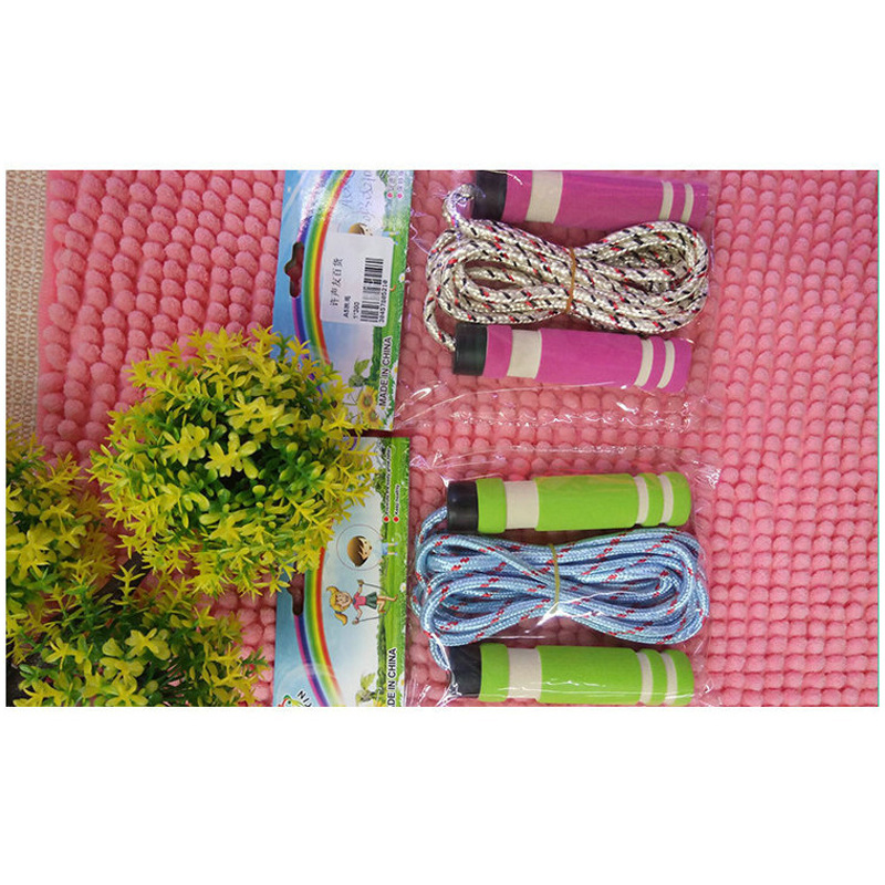 Two-yuan store factory direct sales of fitness equipment A5 double-color handle skipping rope wholesale Application Scenario