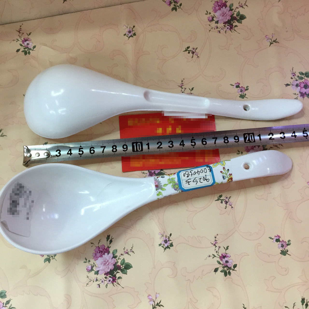 Porcelain imitation soup spoons in stock, kitchen cooking rice spoons at 2 yuan, hot sales at street stalls, household and general merchandise wholesale soup spoons details Picture