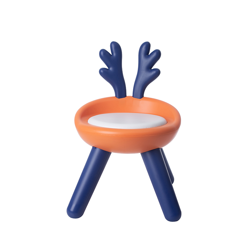 Children's bench backrest chair, practical rounded corner animal stool, suitable children's stool, plastic antler stool, fashionable bath stool Application Scenario
