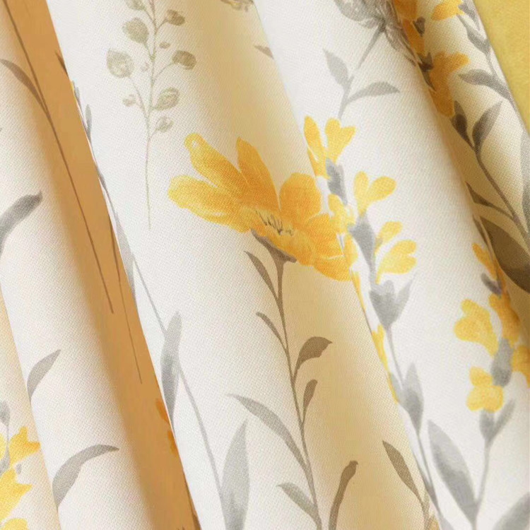 A fresh and light-blocking bedroom with a combination of Sephunni curtain fabric and printed country flowers Specification image