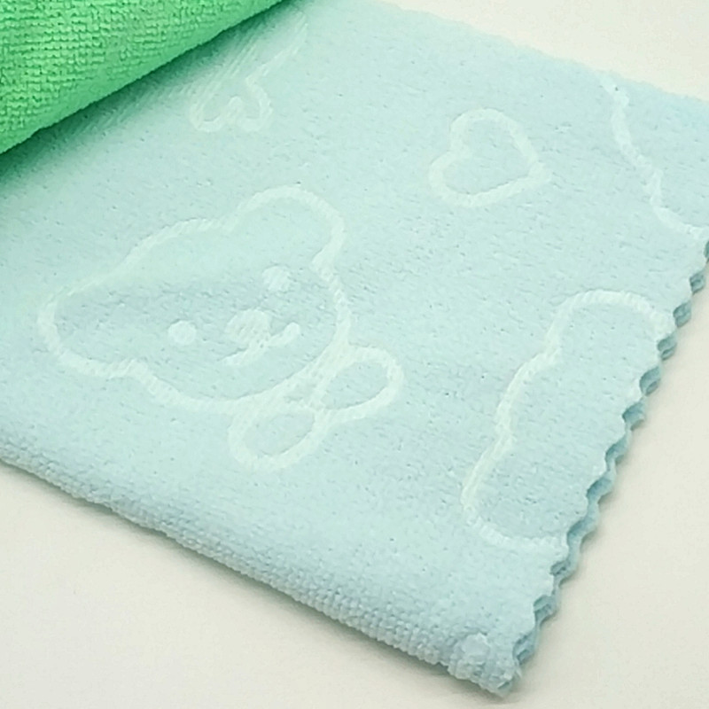 Sunshine Department Store 30*70cm hanging card towel, colored microfiber cloth, absorbent and non-shedding dishcloth Application Scenario