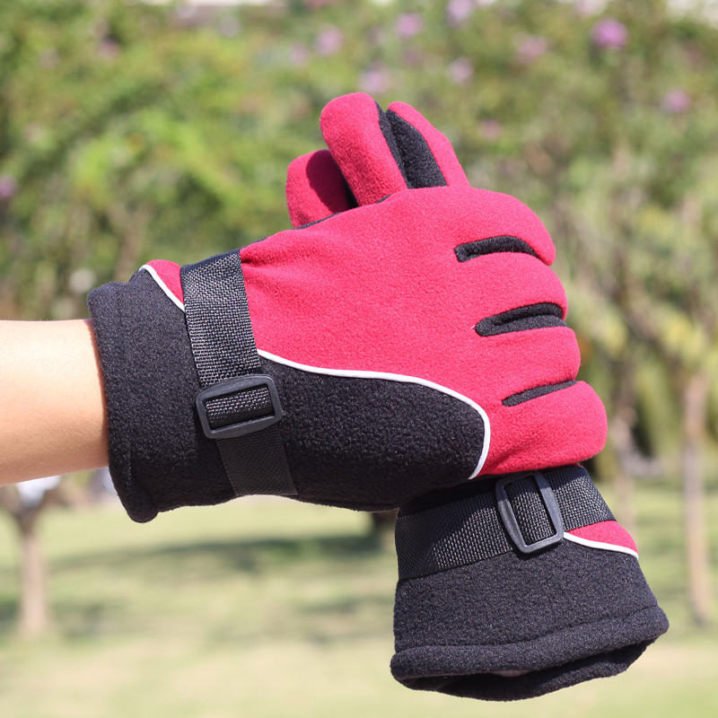 Autumn And Winter New Men's Fleece Warm Gloves New Windproof Fleece Motorcycle Cold Gloves Wholesale Application Scenario