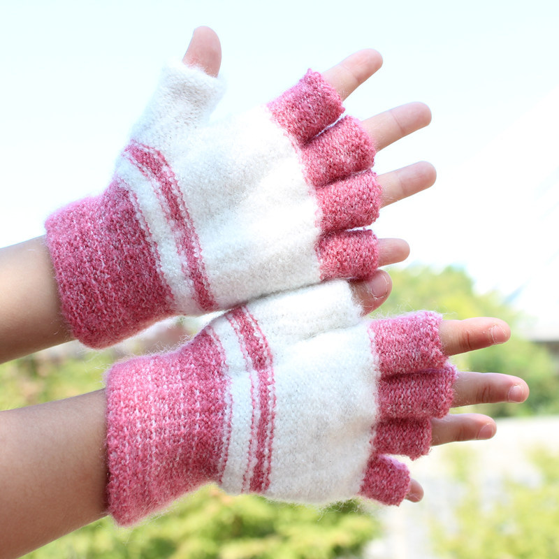Autumn And Winter Children 2-7 Years Old Half Finger Wool Gloves Students Write Warm Knitted Gloves Ground Stall Cold Gloves Application Scenario