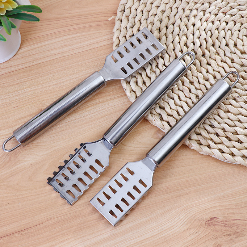 Kitchen small tools: stainless steel fish scale planer, stainless steel fish killing brush, fish scale scraper, descaling knife, brush Application Scenario