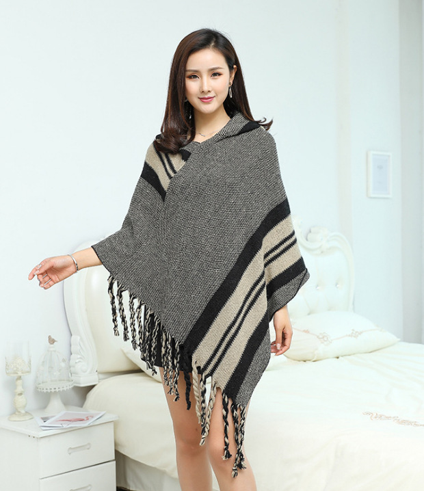 2020秋冬新款带帽子斗篷休闲风外套服饰流苏披风