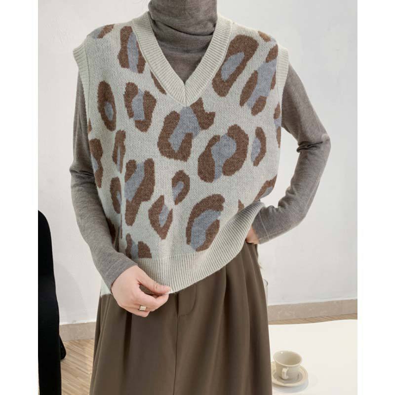 V-neck leopard print knitted sweater, a new popular vest for women, 2020 spring and winter loose short Korean-style sweater for women details Picture