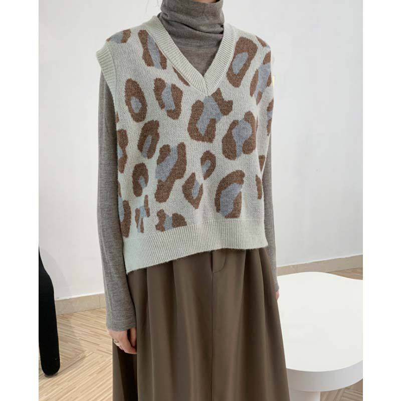 V-neck leopard print knitted sweater, a new popular vest for women, 2020 spring and winter loose short Korean-style sweater for women Item Picture