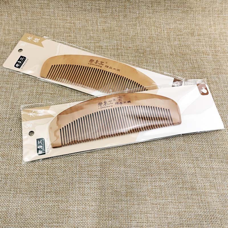 A2132 large-sized premium wooden combs are available for wholesale in Yiwu at 2 yuan Specification image