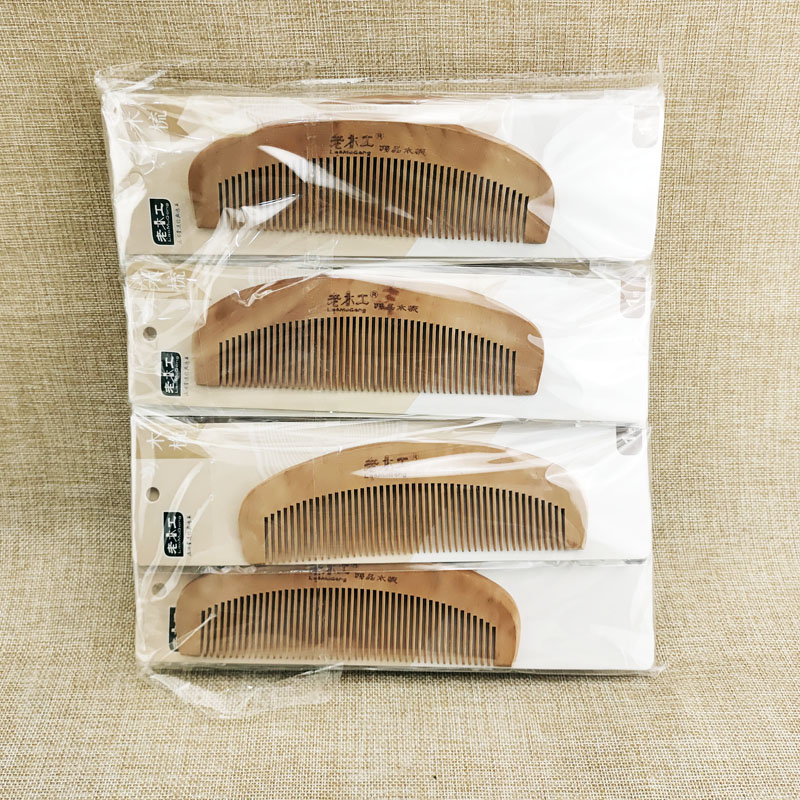 A2132 large-sized premium wooden combs are available for wholesale in Yiwu at 2 yuan details Picture