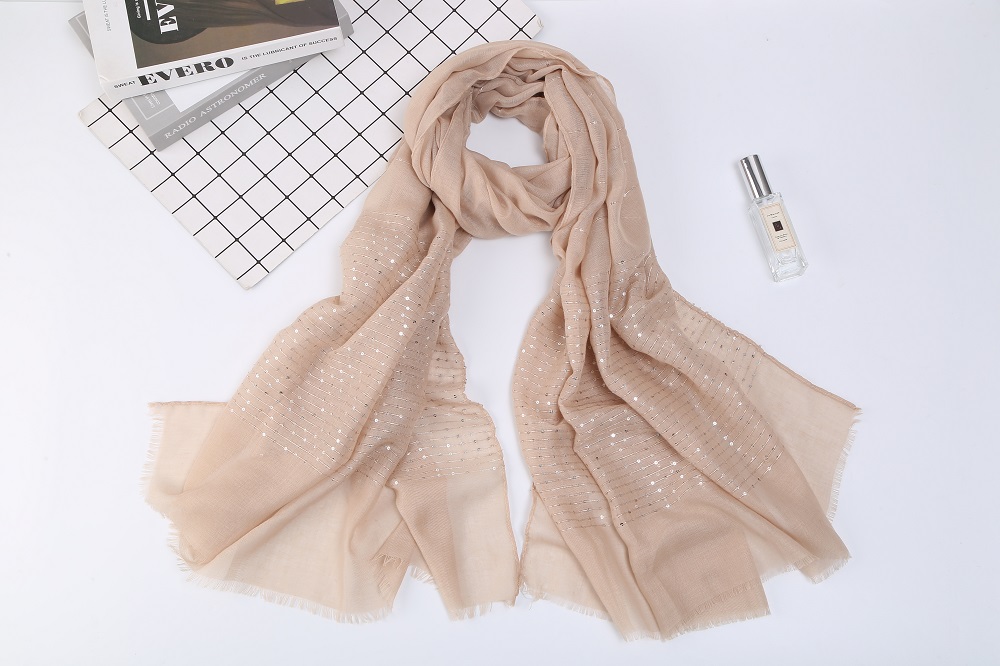 Spring and Autumn 2021 new sequin yarn-dyed silk scarf scarf manufacturers direct spot Application Scenario