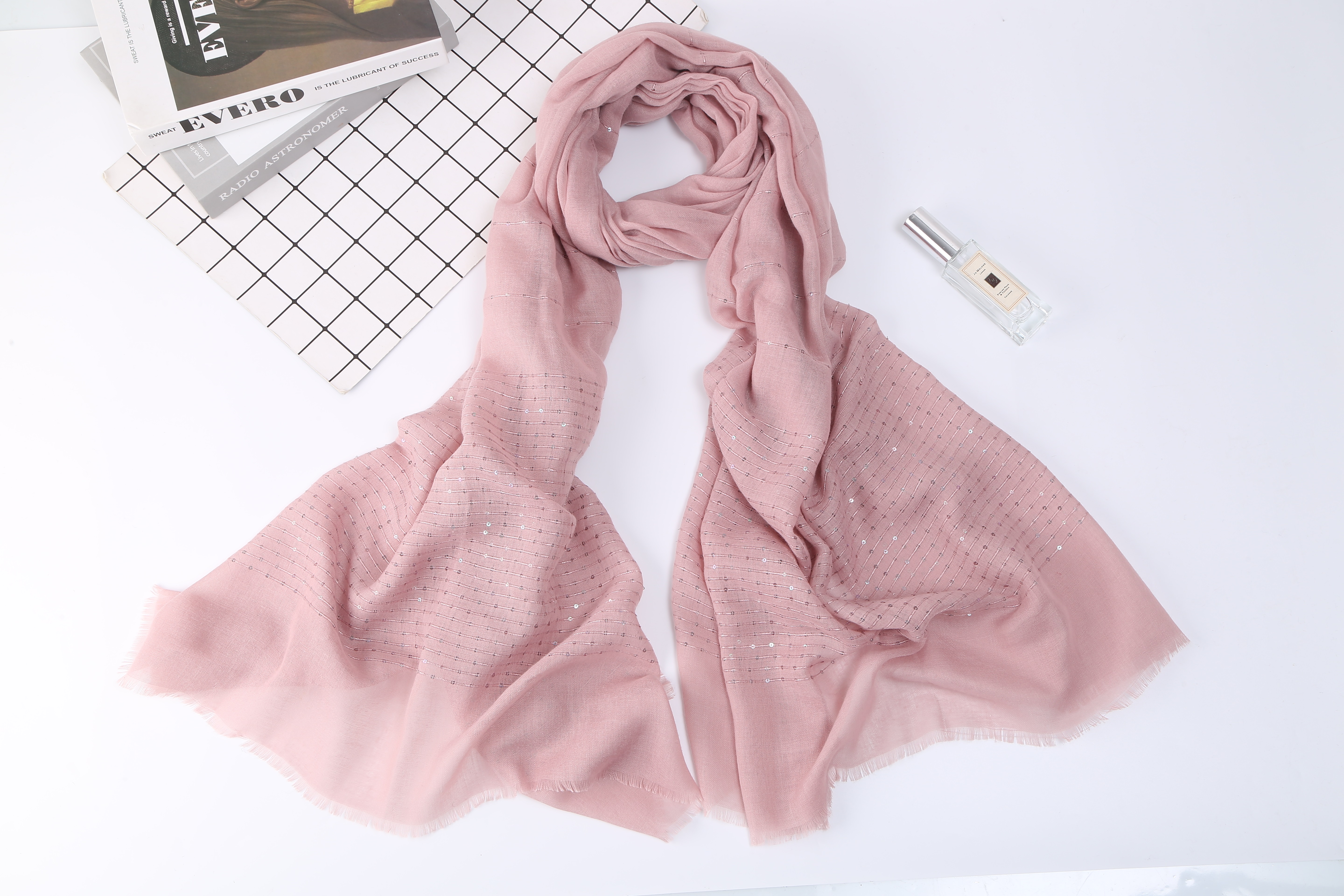 Spring and Autumn 2021 new sequin yarn-dyed silk scarf scarf manufacturers direct spot details Picture
