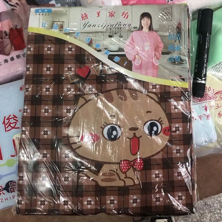 L3132 85# series Enlarged coveralls and aprons daily Necessities and household items are on sale at 9.9 yuan in Yiwu Application Scenario