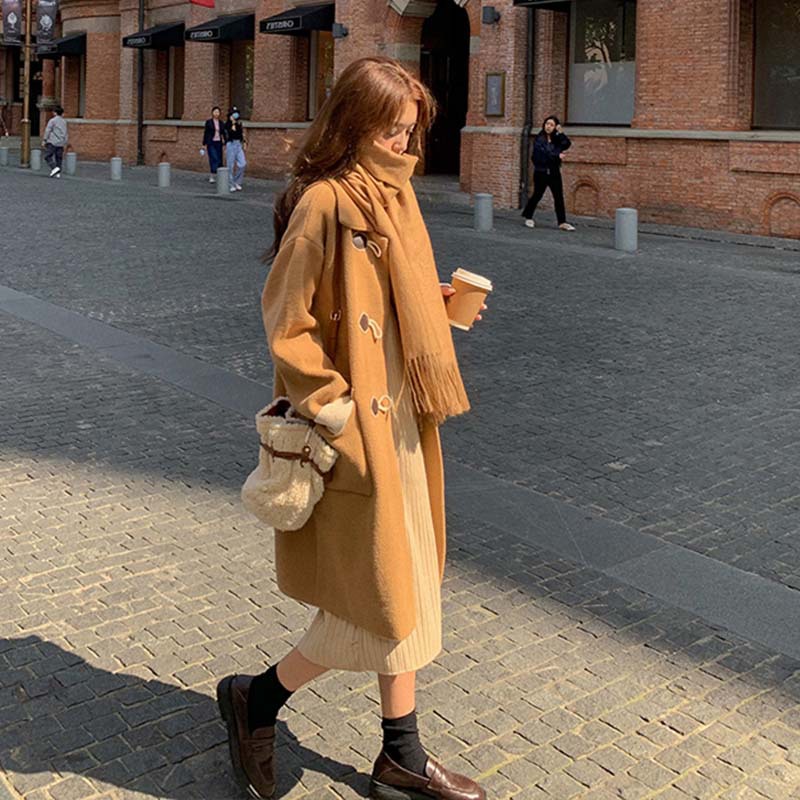 New mid-length woolen coat with horn buttons for women in autumn and winter, thickened knitted woolen sweater cardigan details Picture