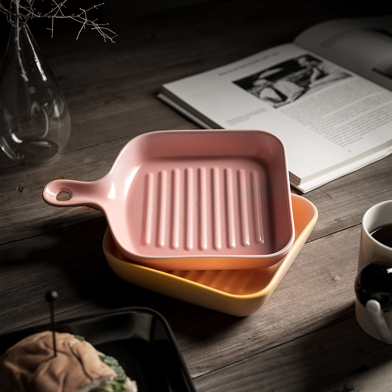Nordic ceramic plates with handles, fruit breakfast plates, creative baking rice plates, Western household vegetable plates Application Scenario