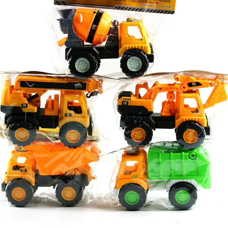 Five types of engineering vehicle model toys, dump trucks, garbage trucks, cranes, excavators and other toys are selling well at the street stall full figure