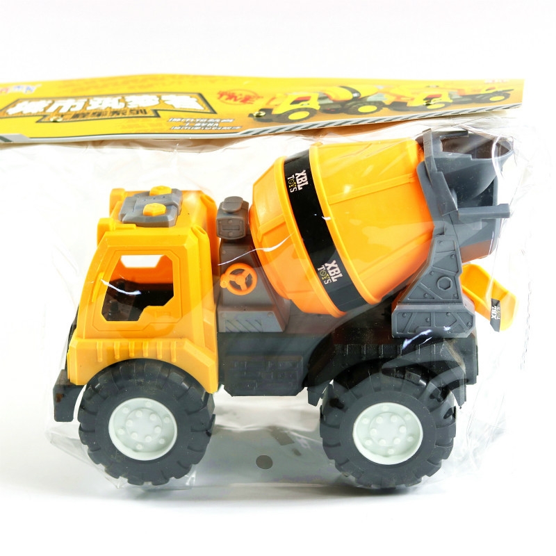 Five types of engineering vehicle model toys, dump trucks, garbage trucks, cranes, excavators and other toys are selling well at the street stall details Picture