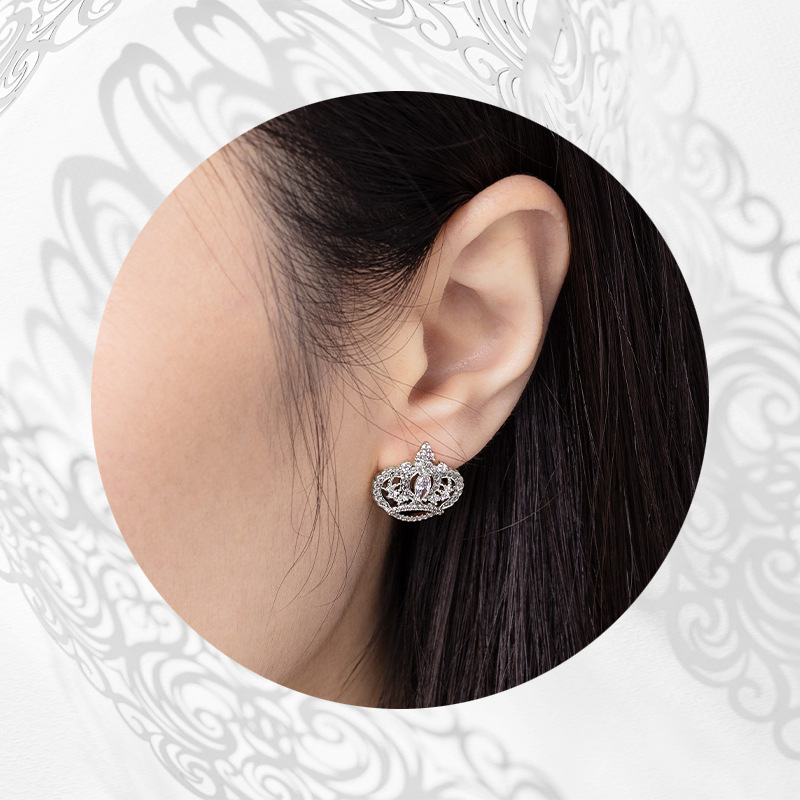 Xuping Jewelry's gold-plated European and American crown earrings with feminine charm, Zircon 925 silver needle inlaid zircon stud earrings wholesale Application Scenario