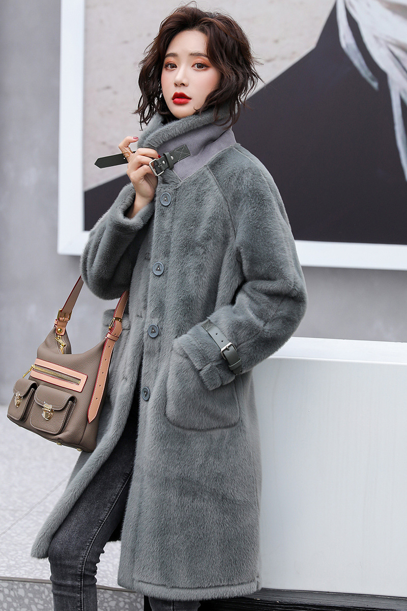 A new mid-length noble coat with a faux mink fur and coat for autumn and winter, featuring women's fur and golden mink Application Scenario