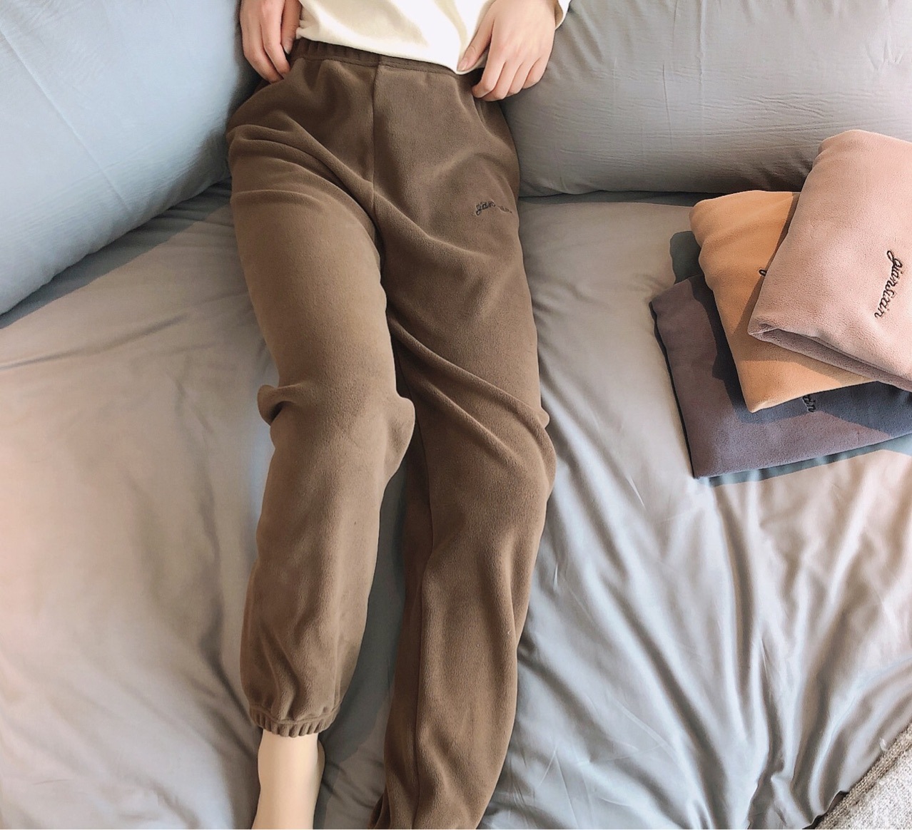 【 Home Warm Pants 】 Women's winter casual pants and pajama pants can be worn on the outside. They are fleece, thickened, loose, and come in five colors for the winter in ins Specification image