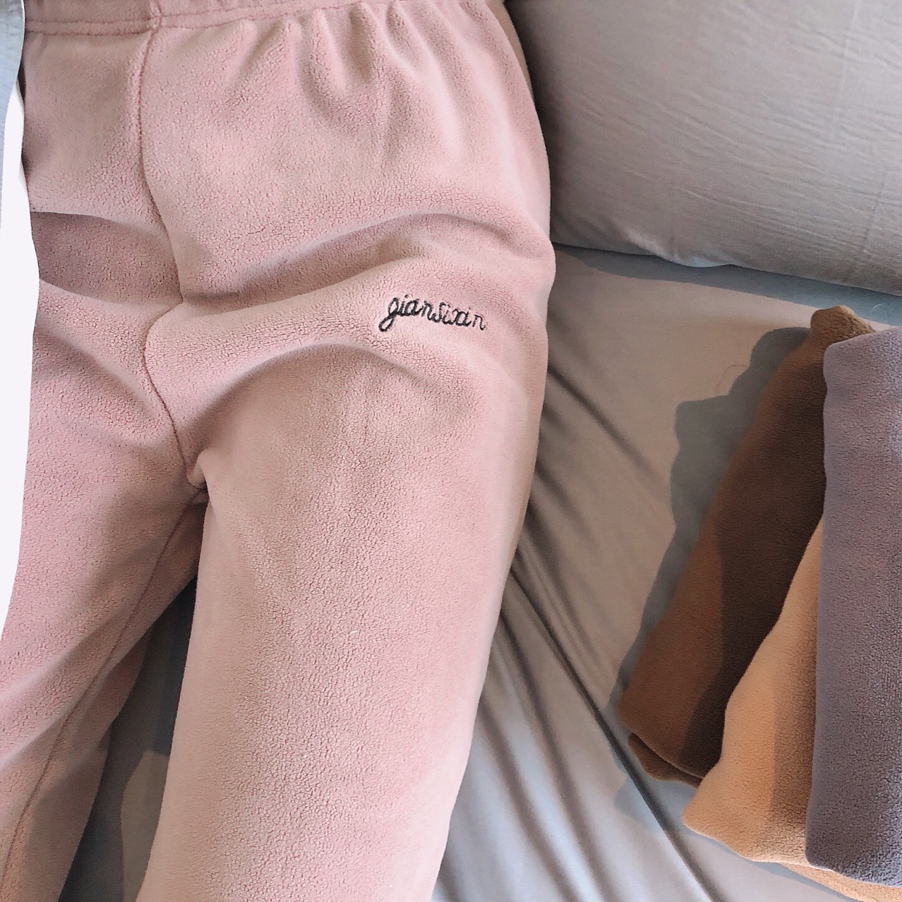 【 Home Warm Pants 】 Women's winter casual pants and pajama pants can be worn on the outside. They are fleece, thickened, loose, and come in five colors for the winter in ins details Picture