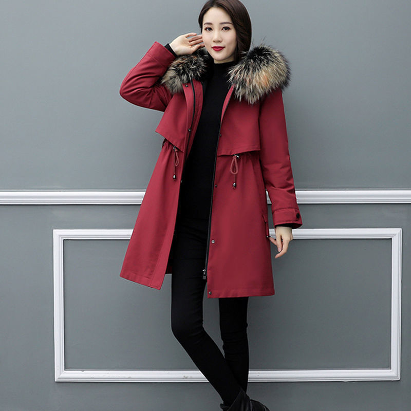 The new faux fur coat for women is a mid-length, detachable, and one-piece fur casual coat that is slimming and figure-hugging Application Scenario