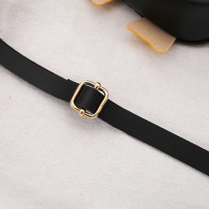 The 2021 summer new PU Penguin children's bag, a Korean-style 3D cartoon baby single-shoulder crossbody coin accessory bag, is trendy Application Scenario