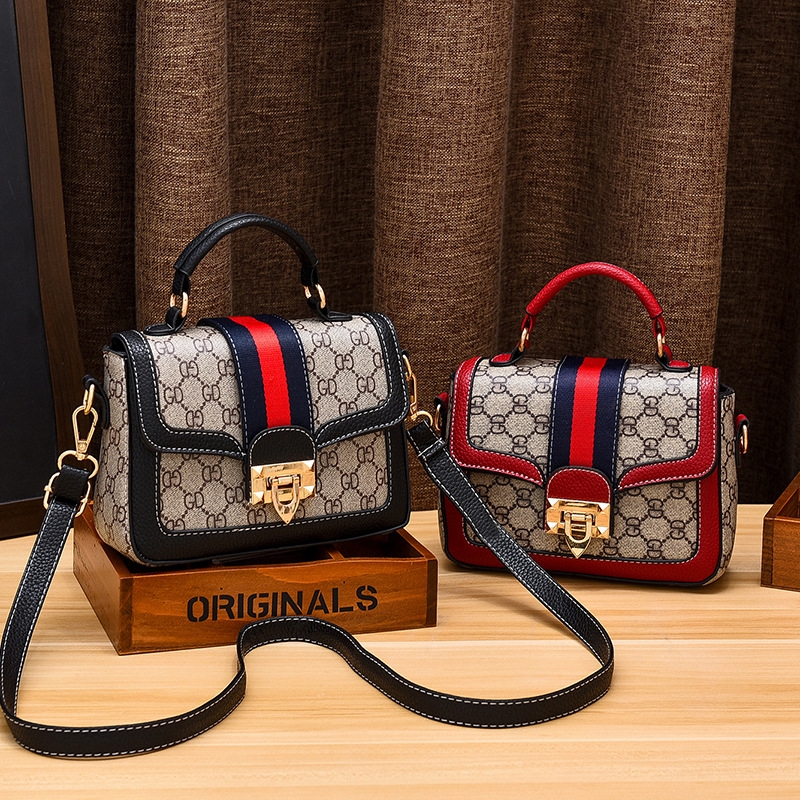 The 2021 new style of European and American fashionable printed women's bags, color-matched single-shoulder crossbody women's bags, hand-held small square bags details Picture