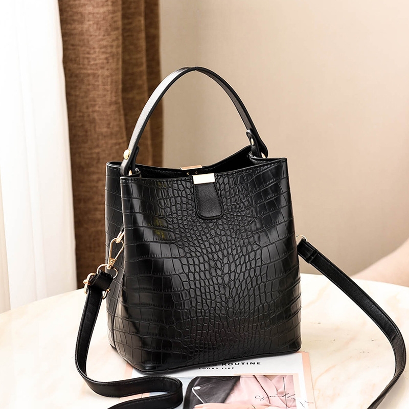 2021 new style simple and fashionable Korean board bucket women's bag, hand and shoulder bag, trendy and versatile, factory wholesale