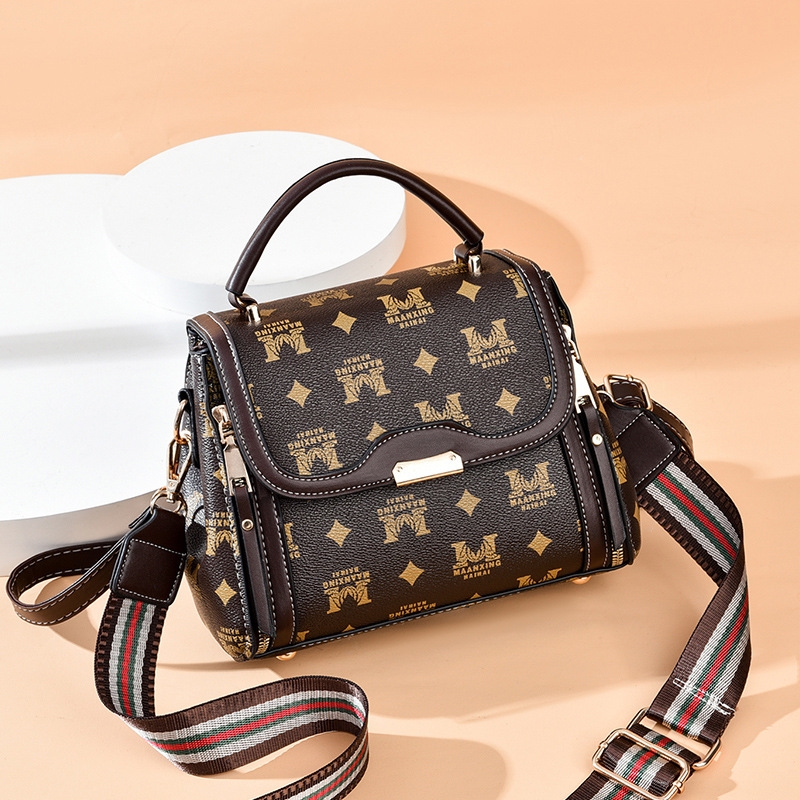 2021 Classic large-capacity handbag, trendy and versatile shoulder bag, simple and fashionable crossbody bag, PU women's bag details Picture