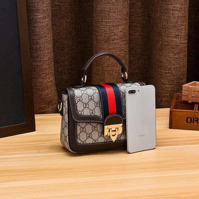 The 2021 new style of European and American fashionable printed women's bags, color-matched single-shoulder crossbody women's bags, hand-held small square bags Specification image