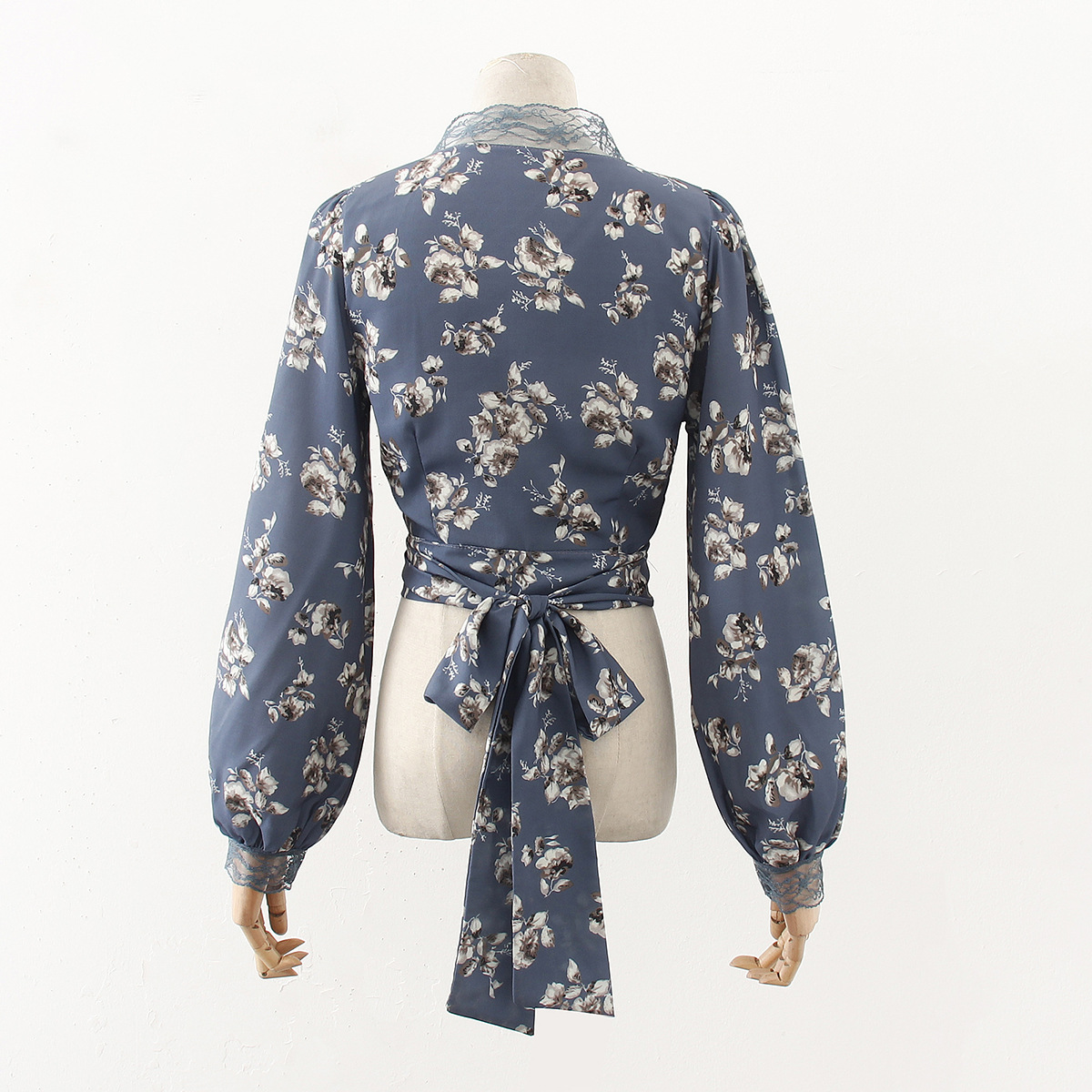 Autumn's new retro Hong Kong-style chiffon patchwork lace lace tie floral blouse for women, French style long-sleeved top Item Picture