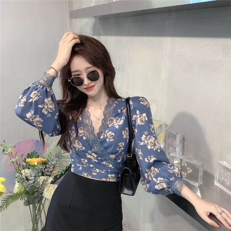 Autumn's new retro Hong Kong-style chiffon patchwork lace lace tie floral blouse for women, French style long-sleeved top