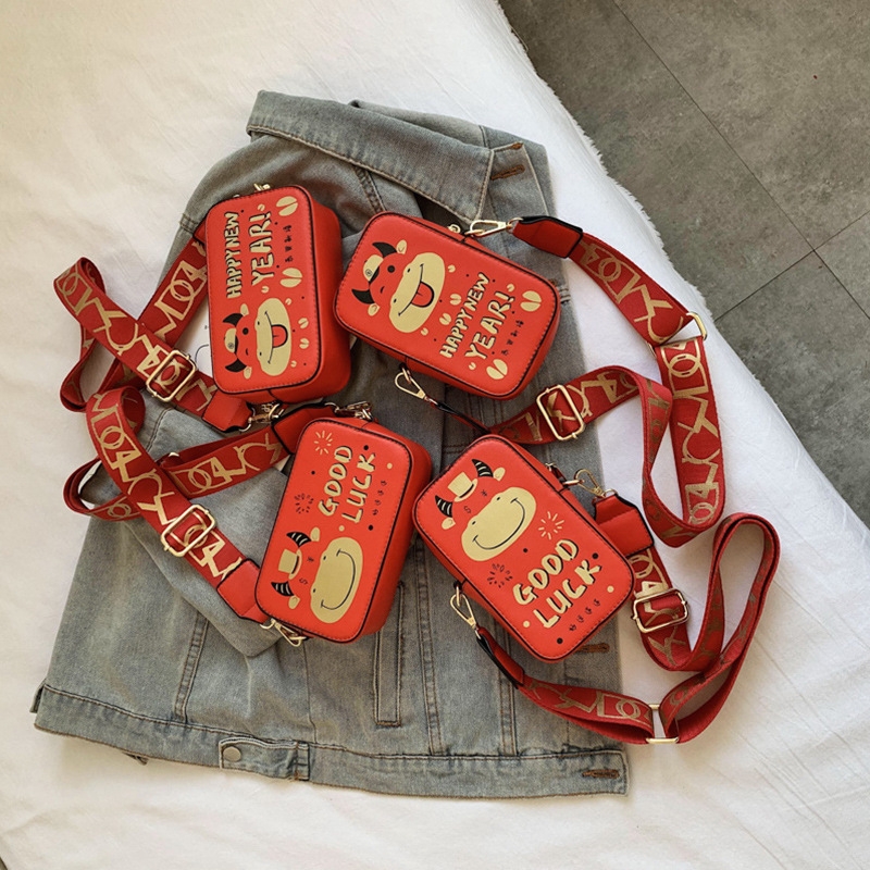 儿童包包2021新年红包可爱小牛涂鸦亲子包百搭迷你小方包斜挎包女