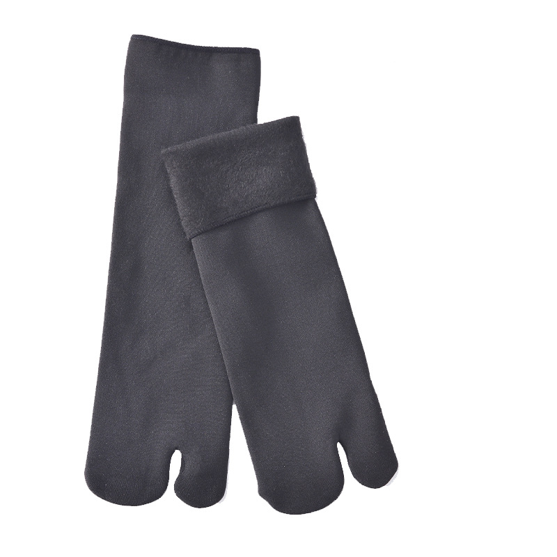 وتوزع جوارب جديدة على الأرضيات (2022) Item Picture