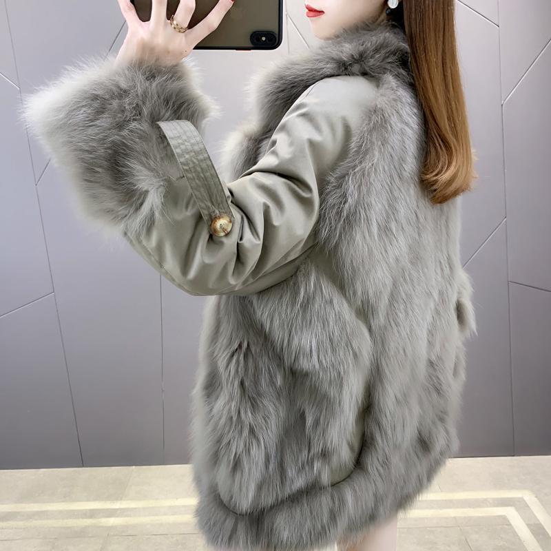 In 2020, the Haining fur imitation fox fur style can help women look slimmer and look younger. Wear a medium-length coat on both sides Specification image