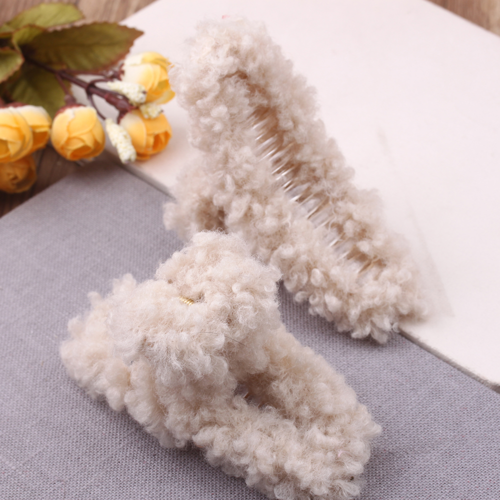Autumn and winter plush grabber imitating rabbit fur, cute hair accessory on the back of the head, elegant outings clip, popular shark clip headwear for women details Picture