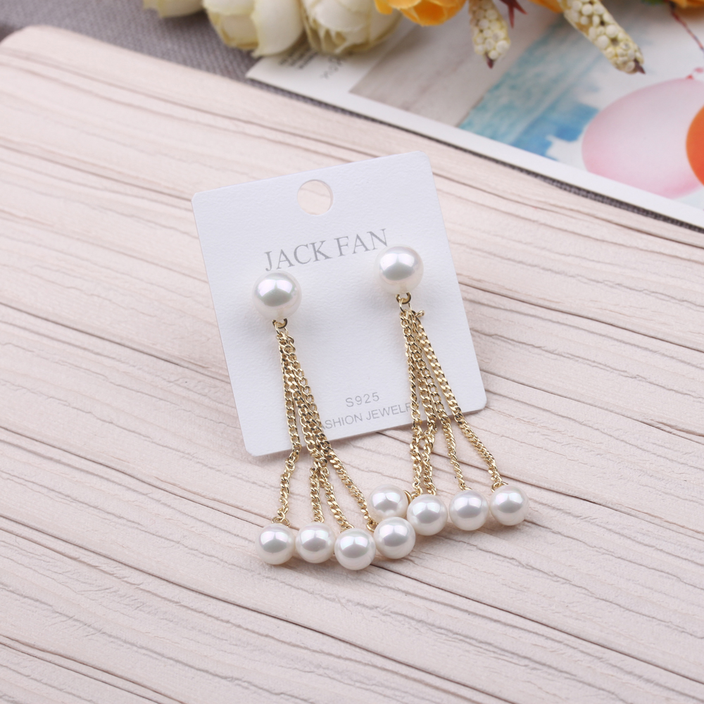 A set of three-piece personalized earrings featuring circular metal discs, thin vertical strips, irregular and asymmetrical stud earrings Specification image