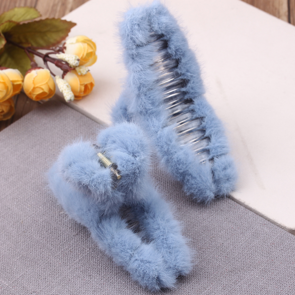 Autumn and winter plush grabber imitating rabbit fur, cute hair accessory on the back of the head, elegant outings clip, popular shark clip headwear for women Specification image